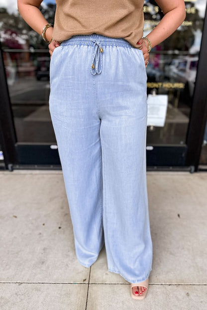 Chic plus size high-waisted jeans 