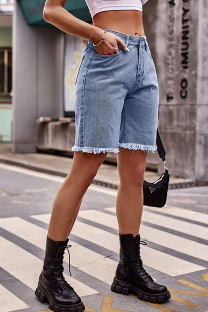Chic raw hem denim shorts with pockets 