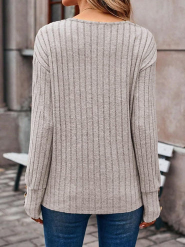 Chic ribbed v-neck tee with buttons - Love Salve 