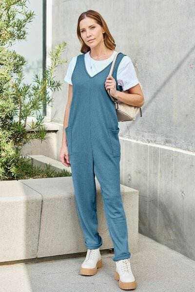 Chic sleeveless jumpsuit with pockets - Love Salve 
