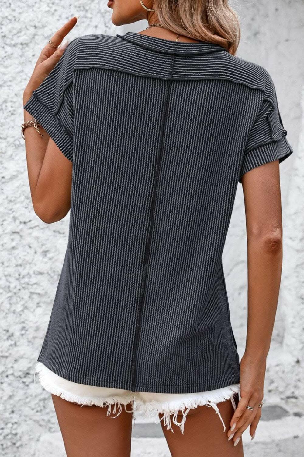 Chic striped ribbed tee with seams 