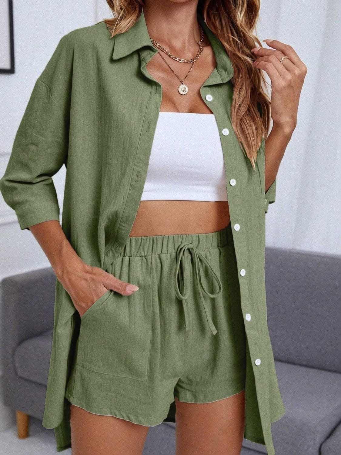 Chic two-piece shirt and shorts set 