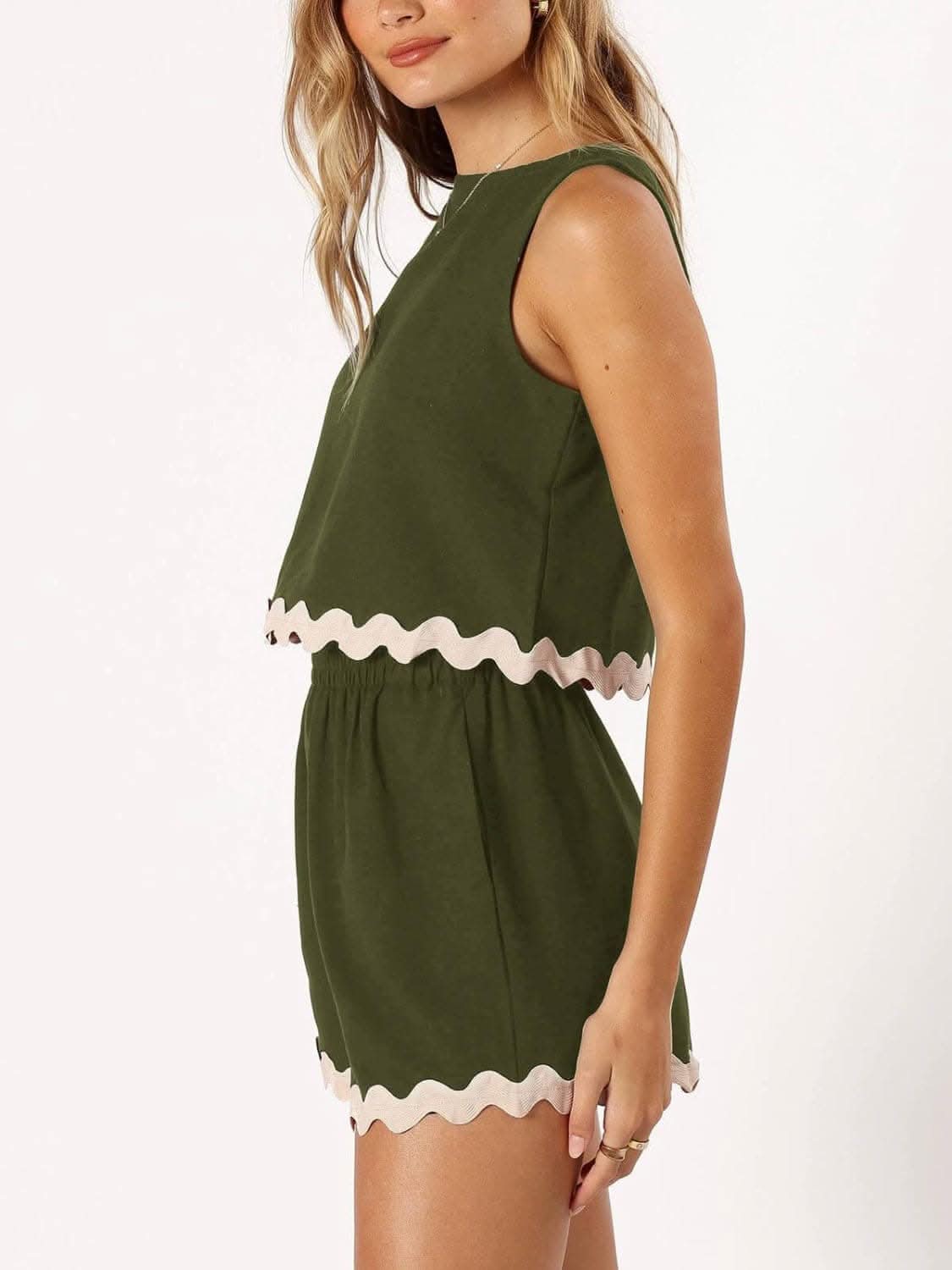 Chic two-piece top and shorts set 