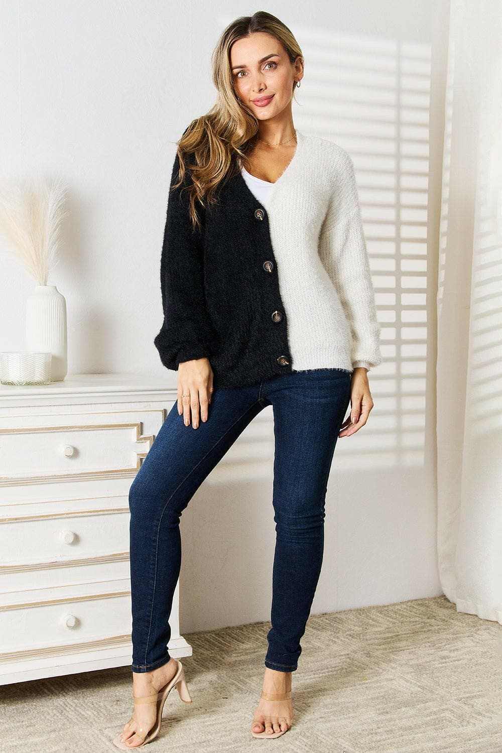 Chic v-neck cardigan with buttons - Love Salve 
