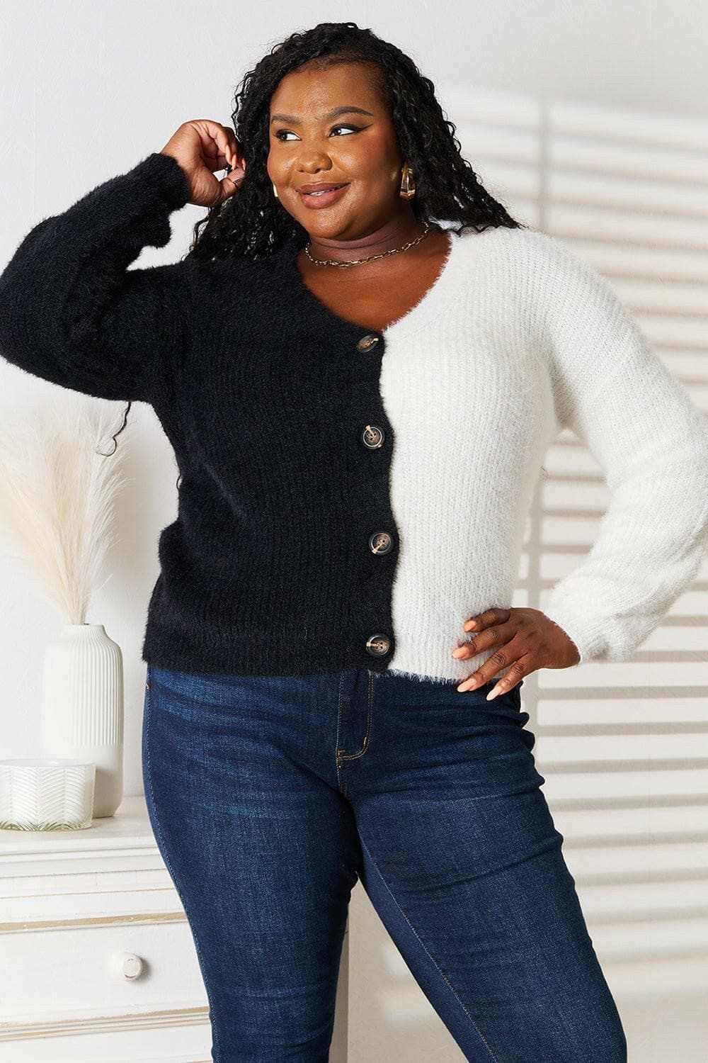 Chic v-neck cardigan with buttons - Love Salve 