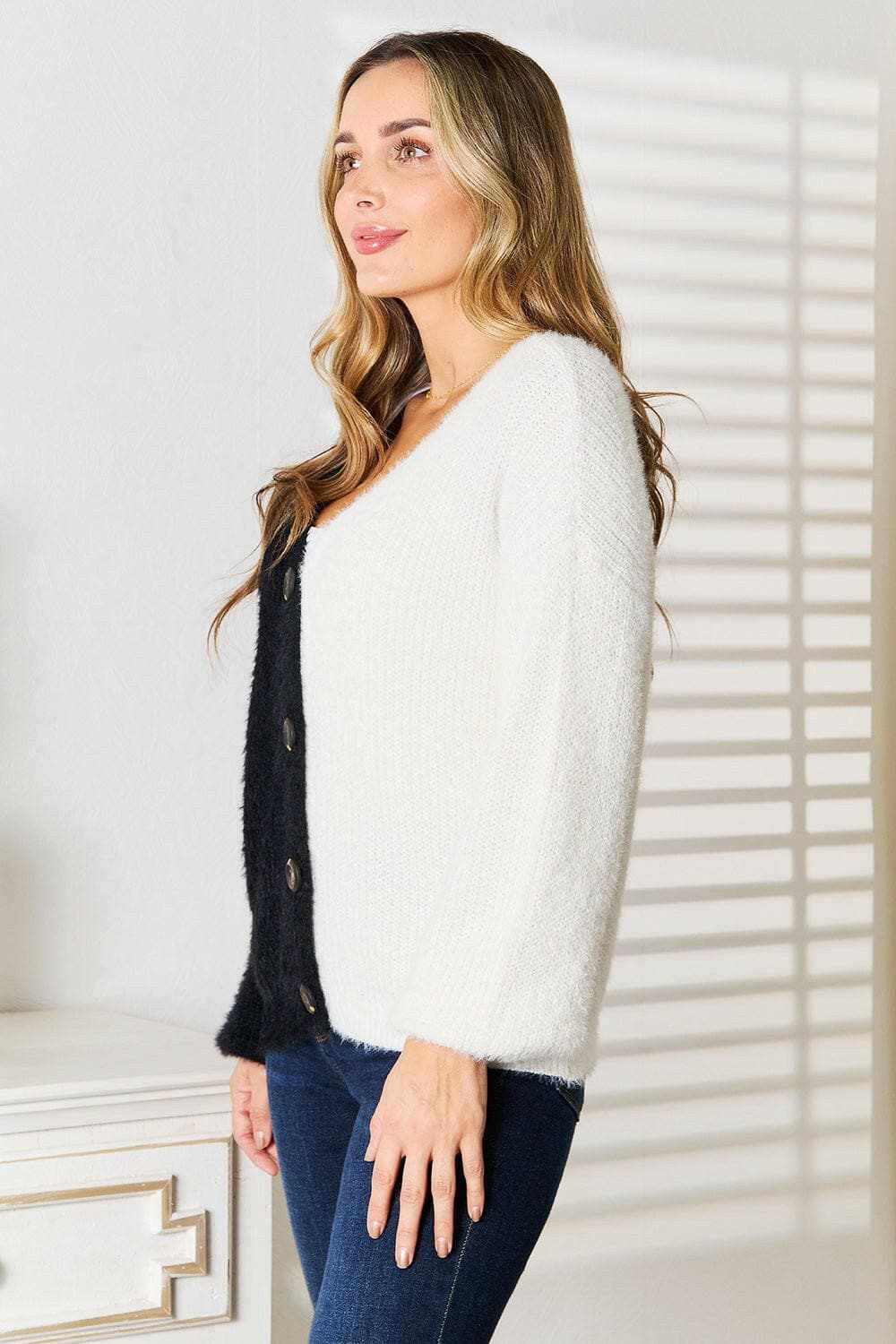 Chic v-neck cardigan with buttons - Love Salve 