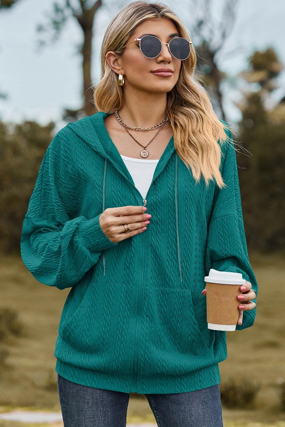 Chic zip-up hoodie with pockets 
