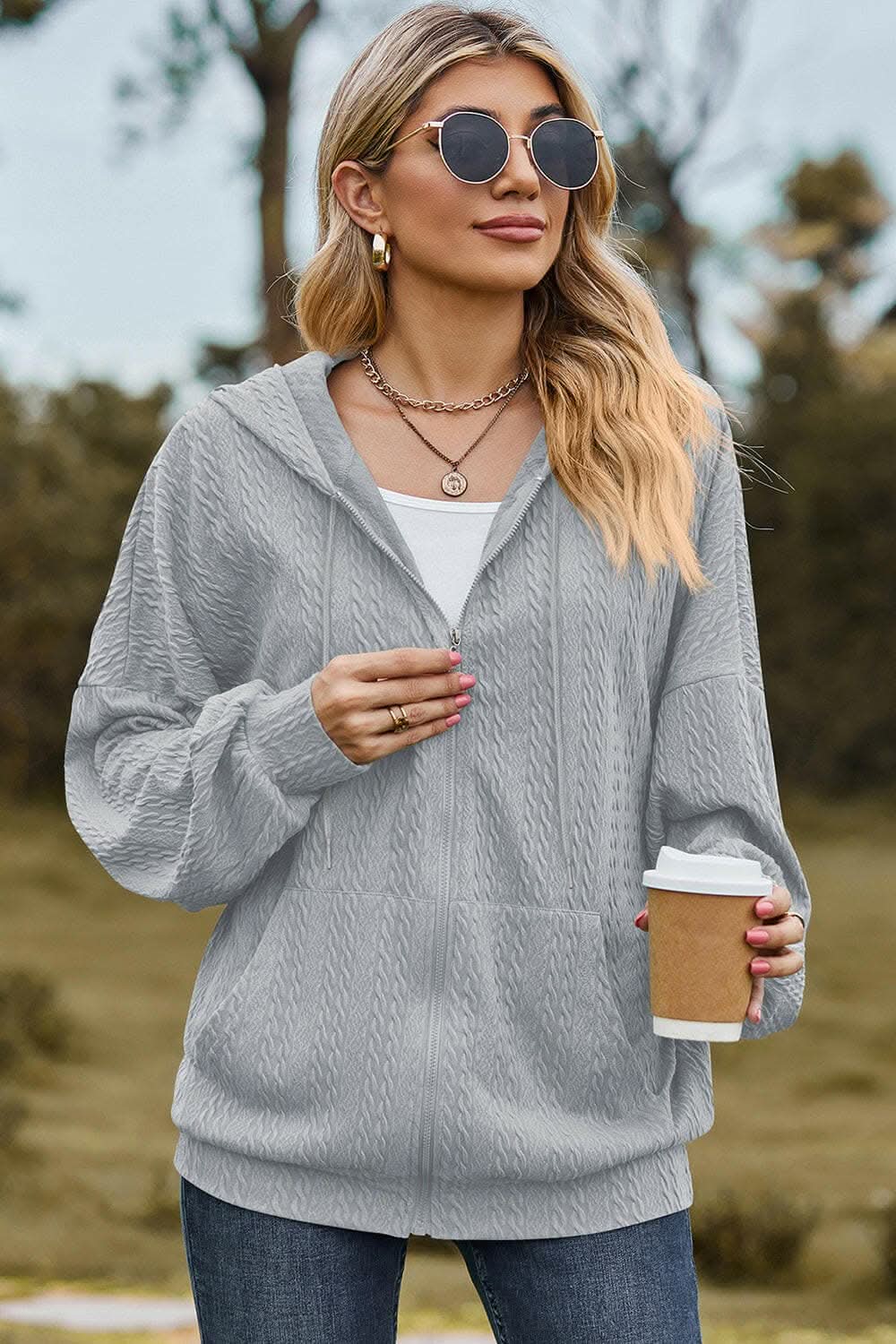 Chic zip-up hoodie with pockets 