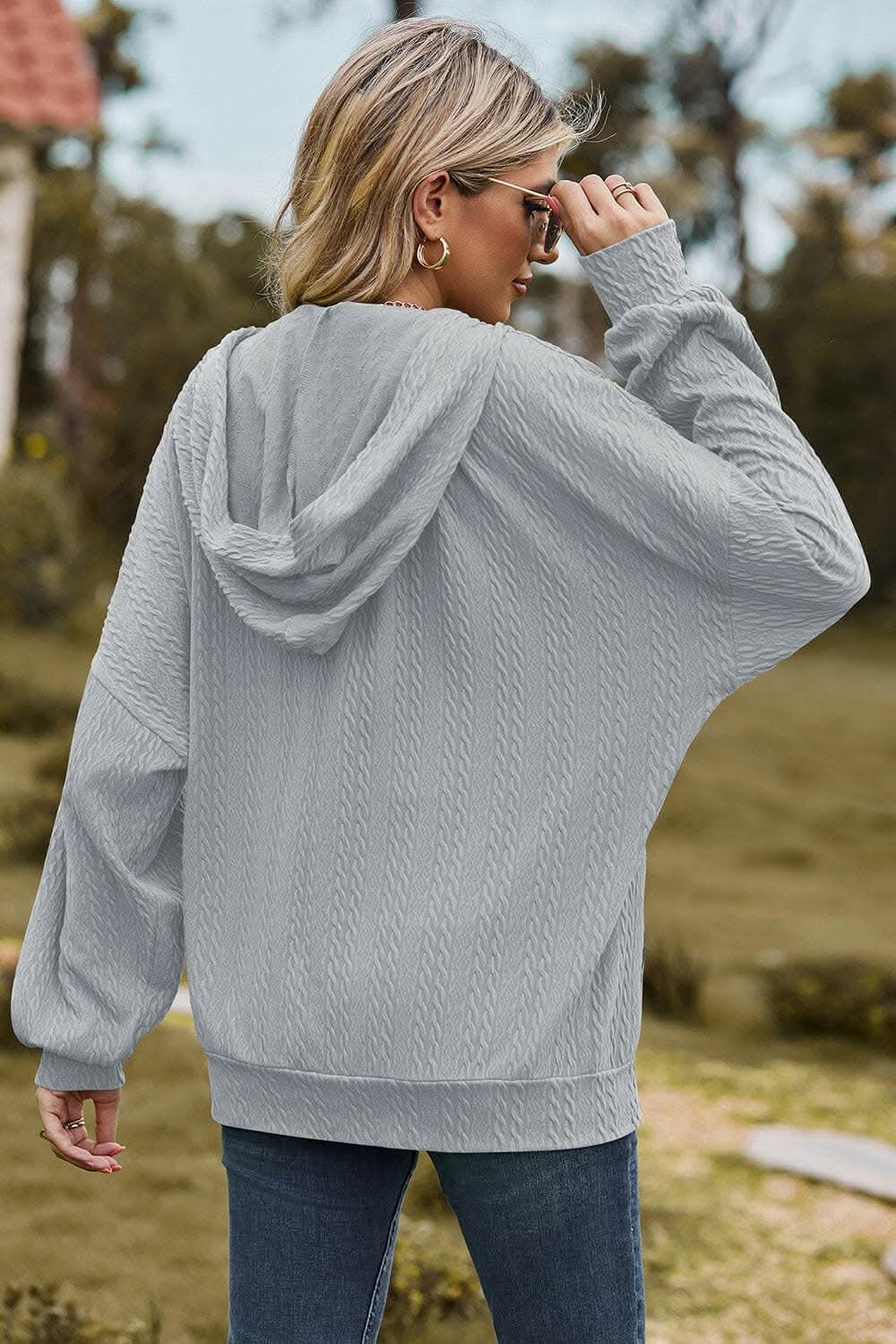 Chic zip-up hoodie with pockets 