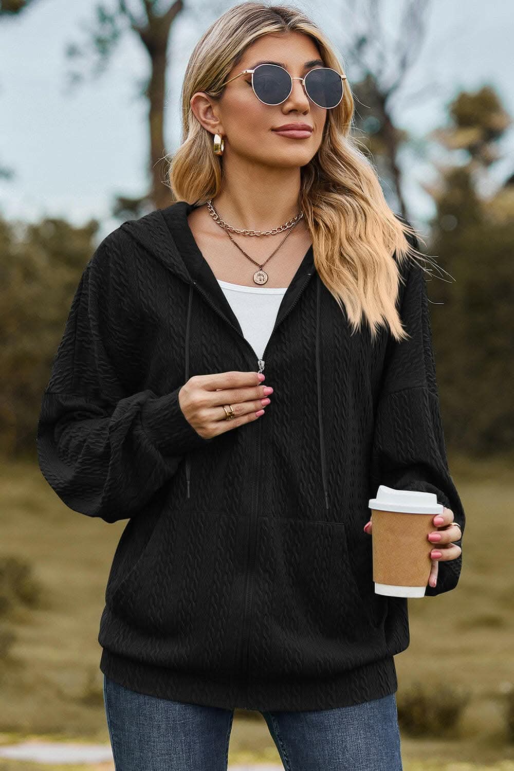 Chic zip-up hoodie with pockets 