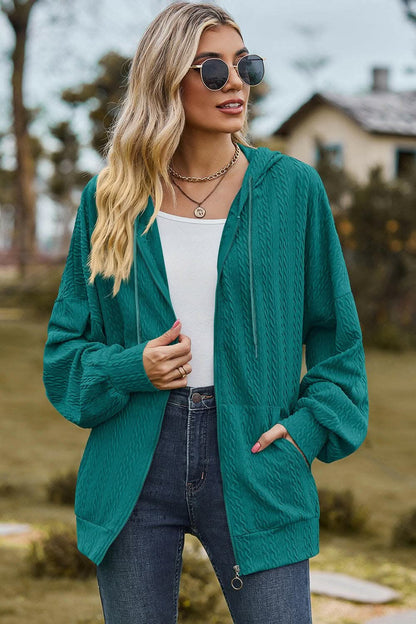 Chic zip-up hoodie with pockets 