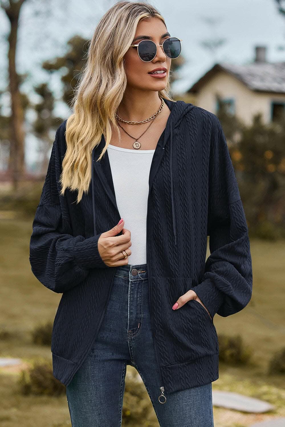 Chic zip-up hoodie with pockets 
