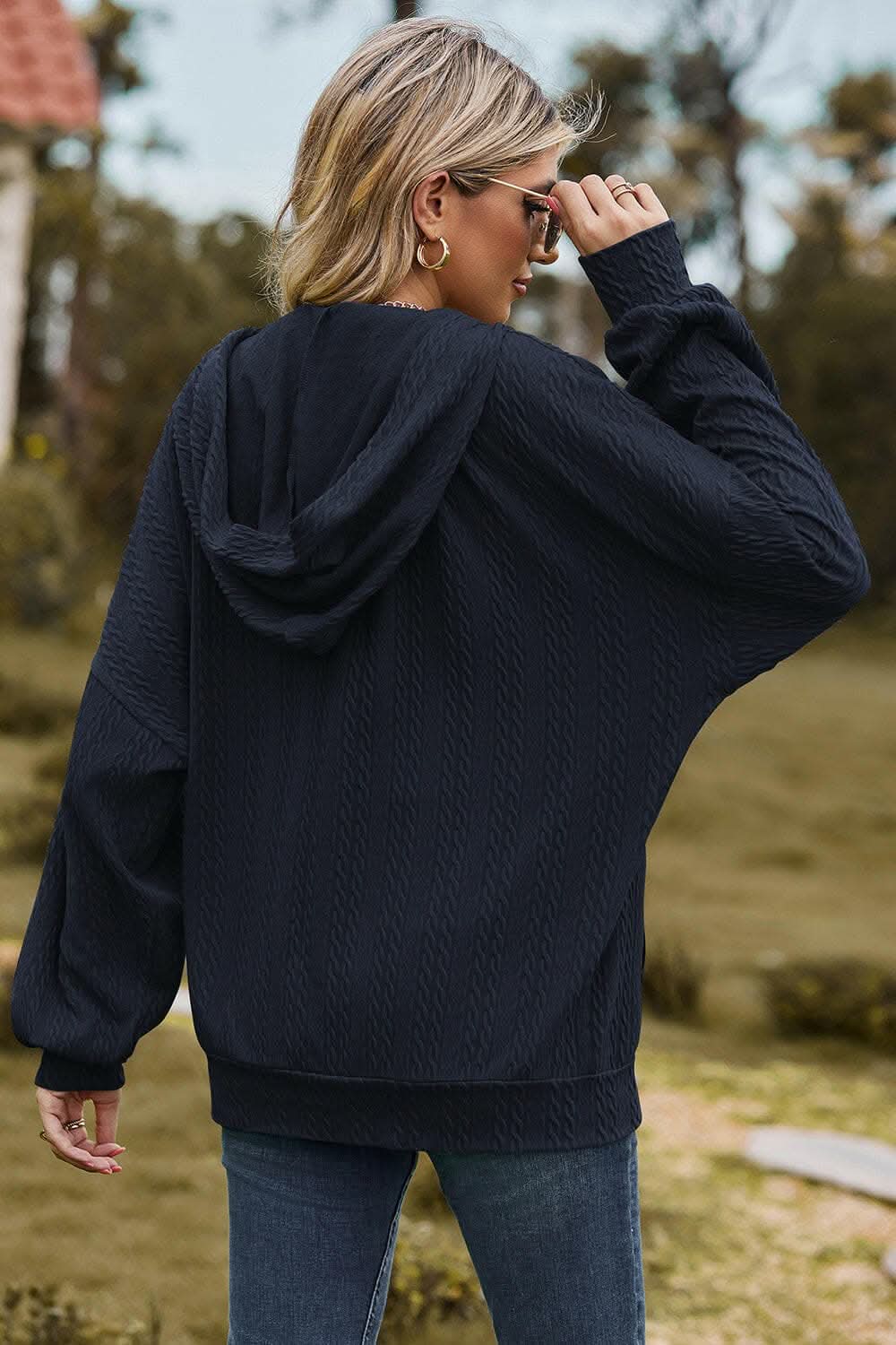 Chic zip-up hoodie with pockets 