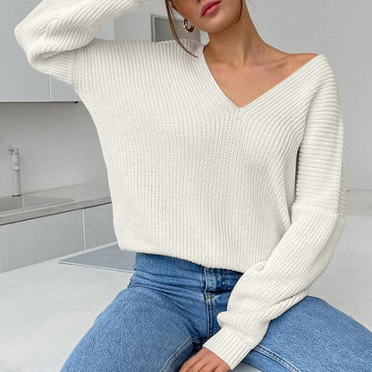 Cozy V-neck sweater with dropped shoulders 
