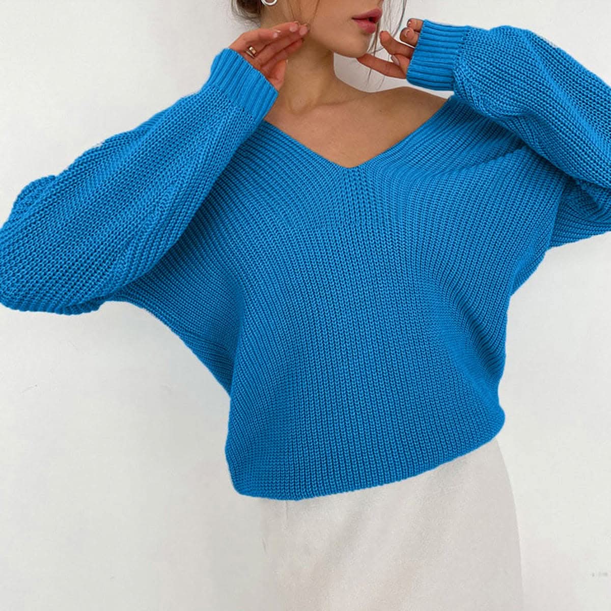 Cozy V-neck sweater with dropped shoulders 