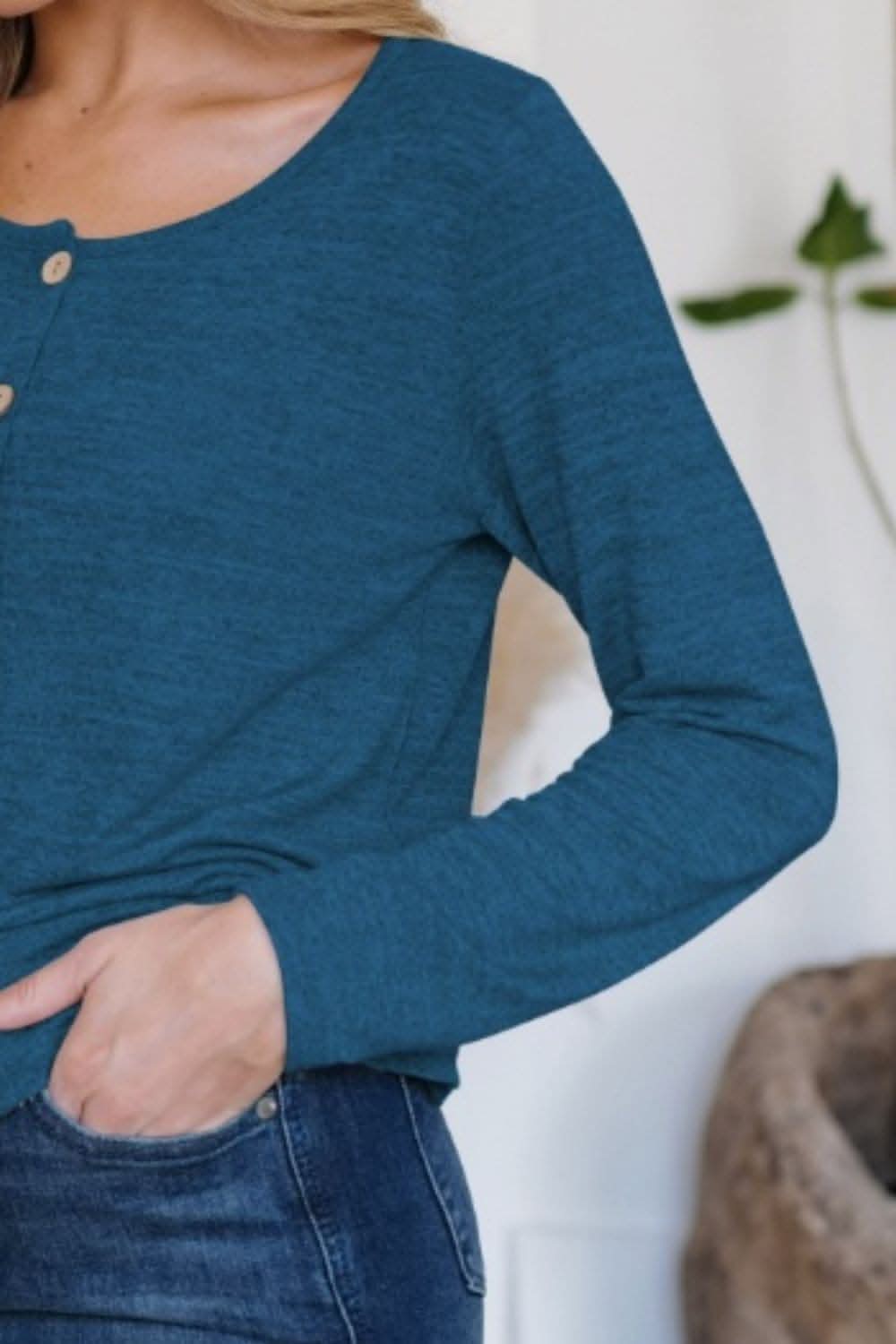 Cozy button-front cardigan in soft stretch 