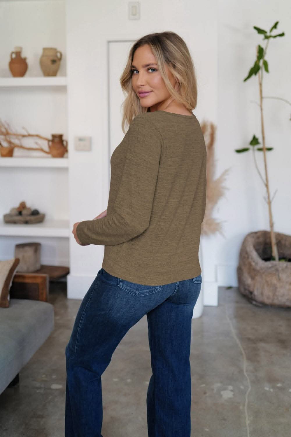 Cozy button-front cardigan in soft stretch 