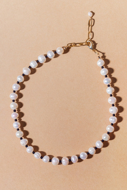 LOU PEARL NECKLACE