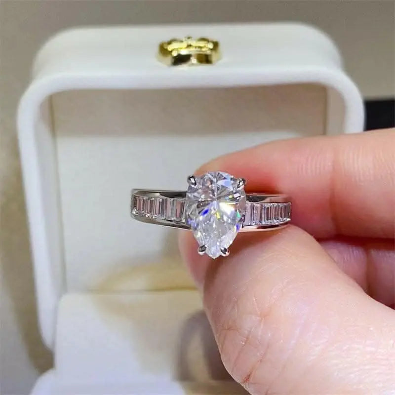 Dazzling 3 Carat Moissanite Ring - Love Salve 