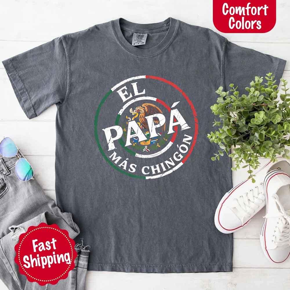 A size and fit guide for the Adorb Custom Tees El Papá Más Chingón shirt, illustrating its comfortable, relaxed style.