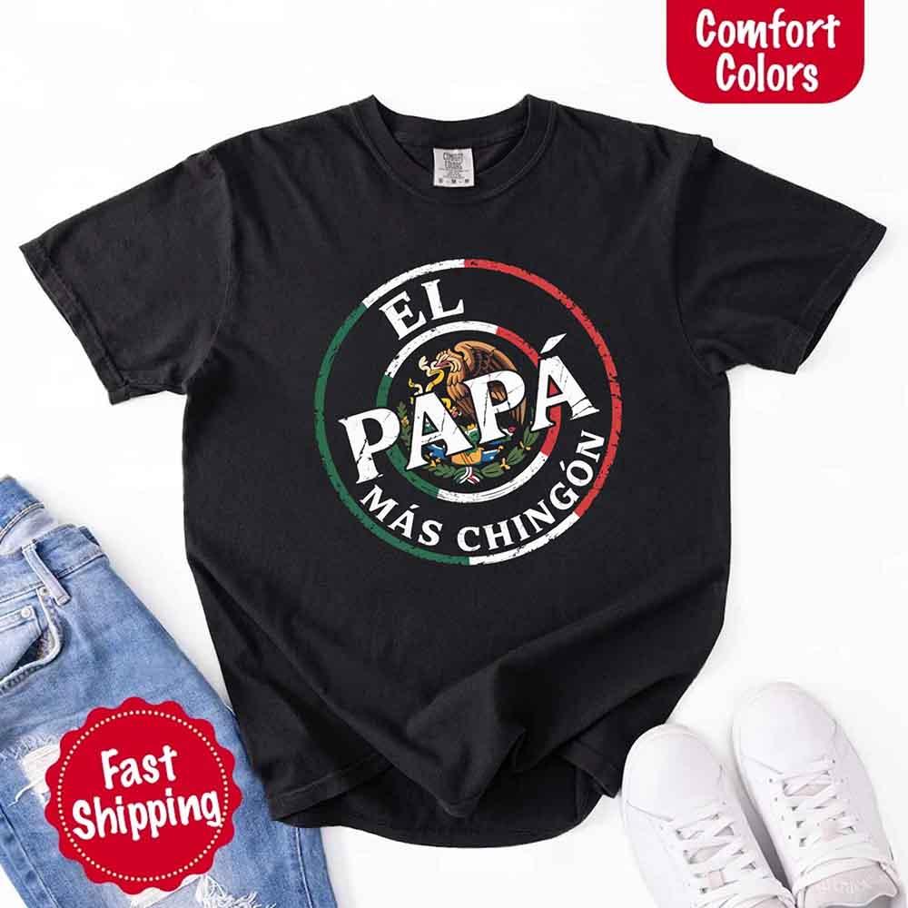 Detail of the durable double-needle stitching on the collar of the Comfort Colors El Papá Más Chingón t-shirt.