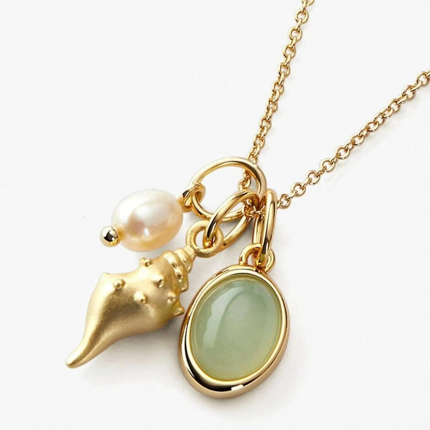 Elegant crystal conch necklace - Love Salve 