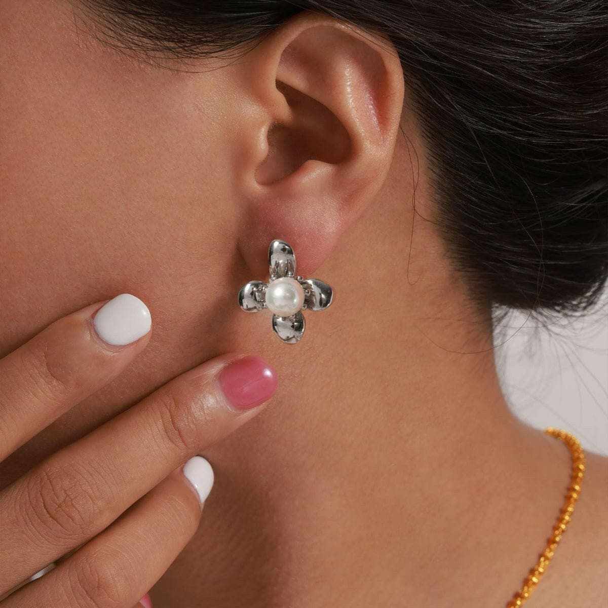 Elegant floral titanium earrings - Love Salve 