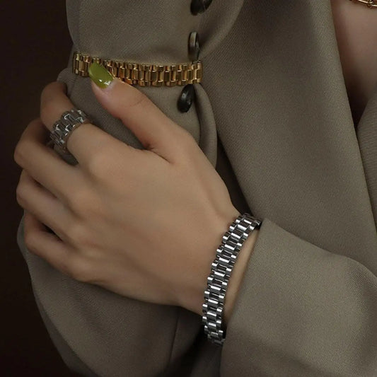 Elegant gold-plated titanium bracelet - Love Salve 