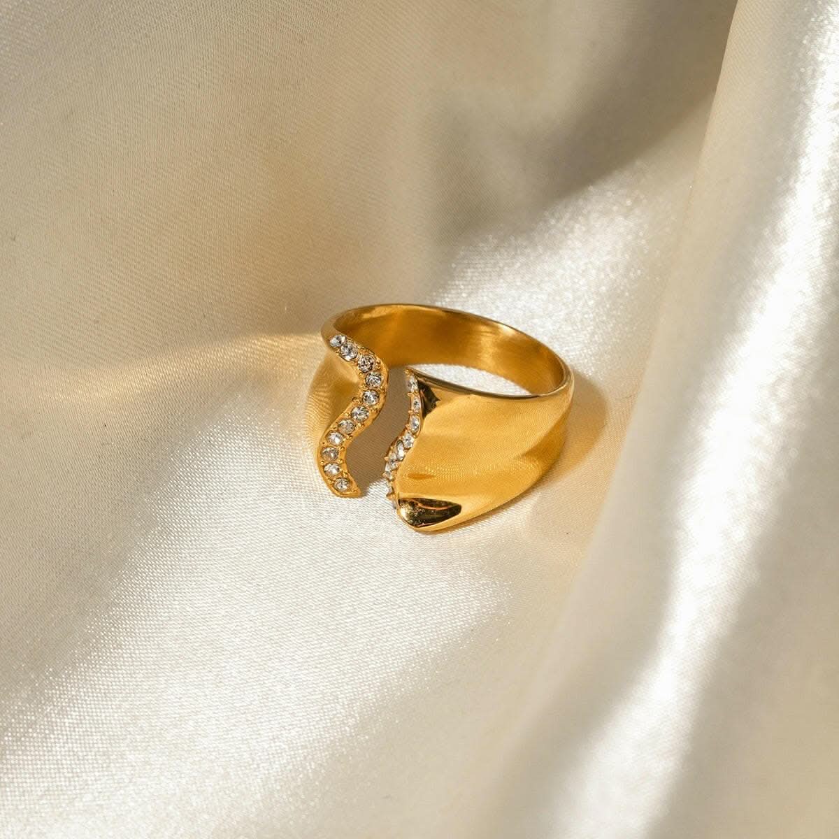 Elegant rhinestone bypass ring 
