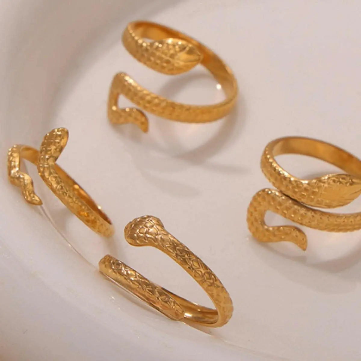 Elegant snake bypass ring - Love Salve 