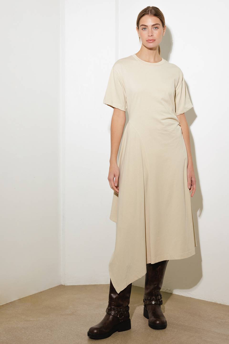 RIGHT ON CUE KNIT MIDI DRESS Flying Tomato