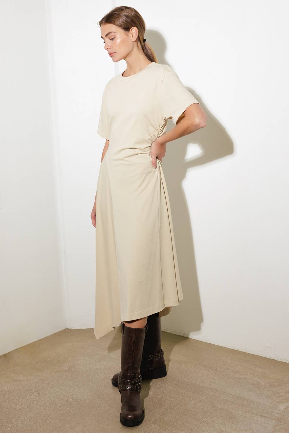 RIGHT ON CUE KNIT MIDI DRESS Flying Tomato