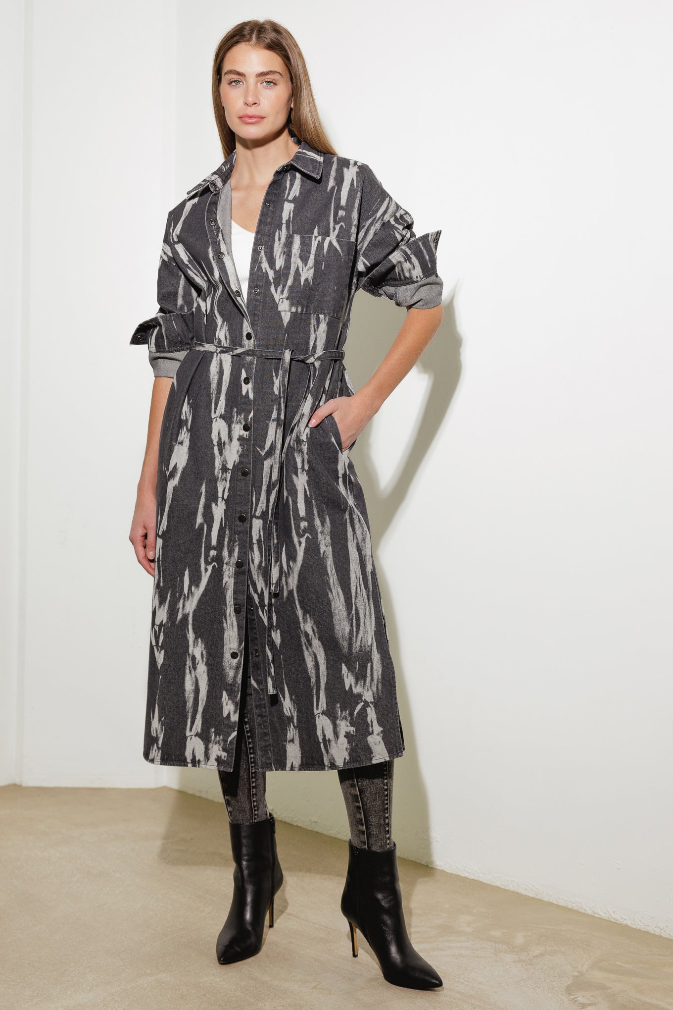 HERE & NOW WOVEN DENIM MIDI SHIRT DRESS Flying Tomato