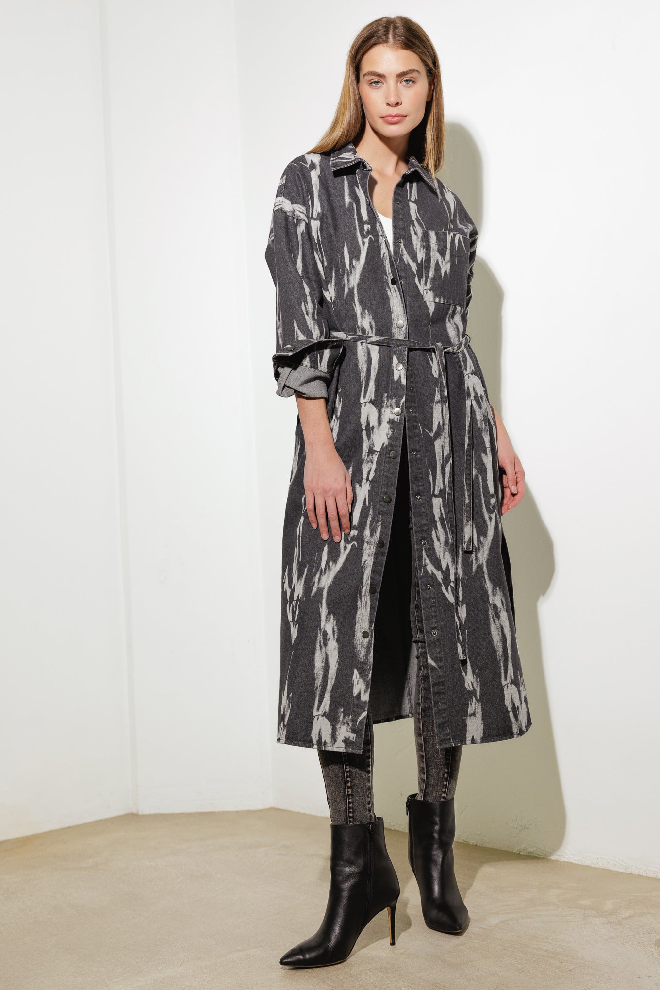 HERE & NOW WOVEN DENIM MIDI SHIRT DRESS Flying Tomato