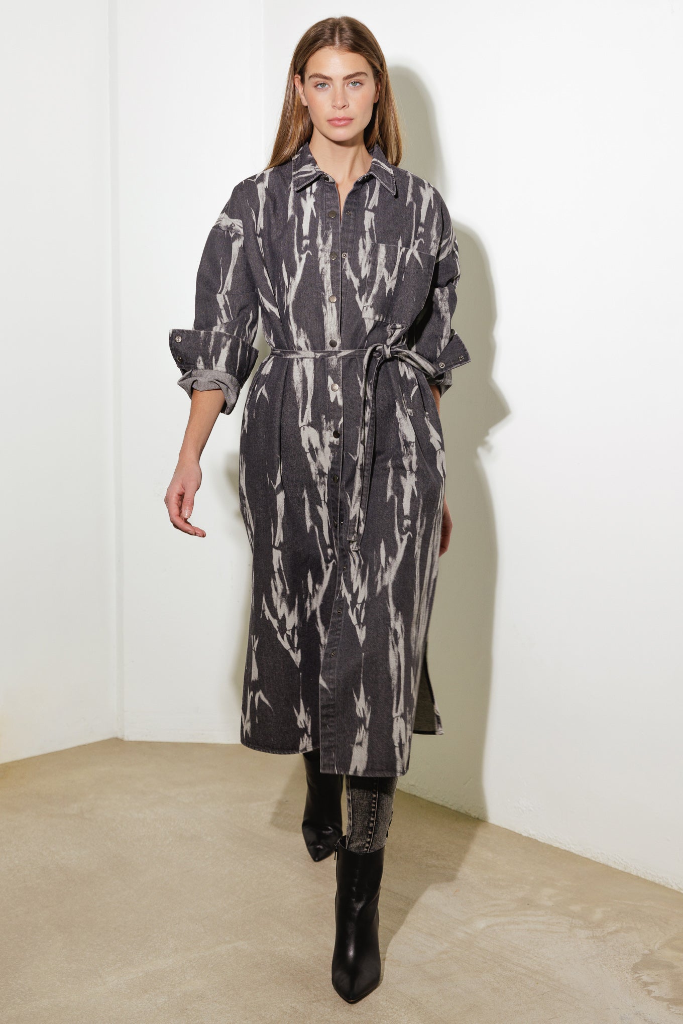 HERE & NOW WOVEN DENIM MIDI SHIRT DRESS Flying Tomato