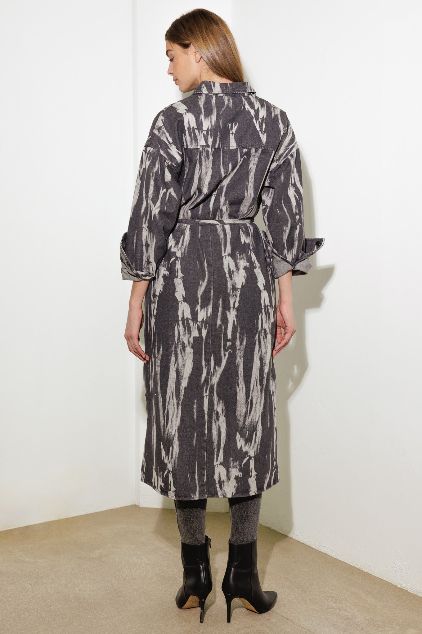 HERE & NOW WOVEN DENIM MIDI SHIRT DRESS Flying Tomato