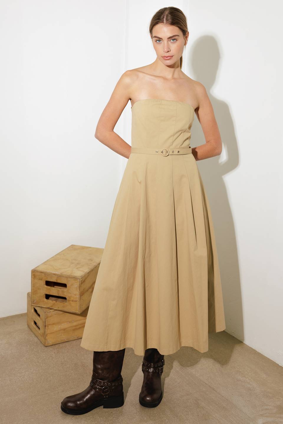 TAKING COMPLIMENTS WOVEN MIDI DRESS Flying Tomato