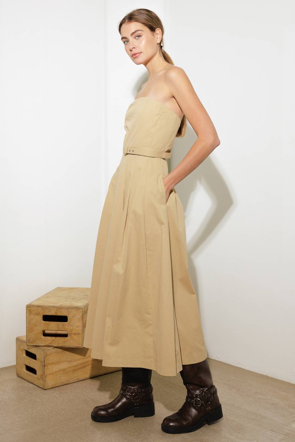TAKING COMPLIMENTS WOVEN MIDI DRESS Flying Tomato