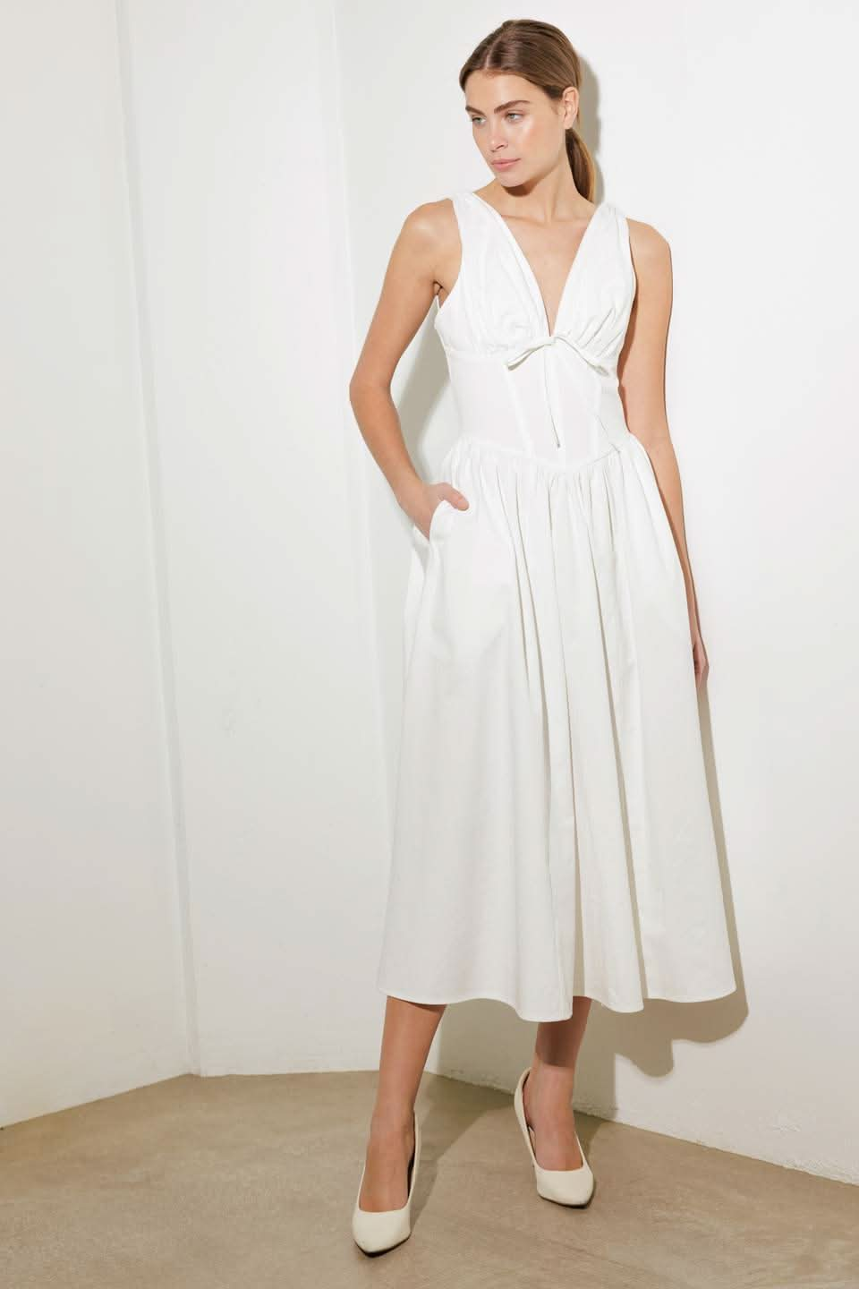 CHIC WOVEN MIDI DRESS WITH FRONT TIE DETAIL