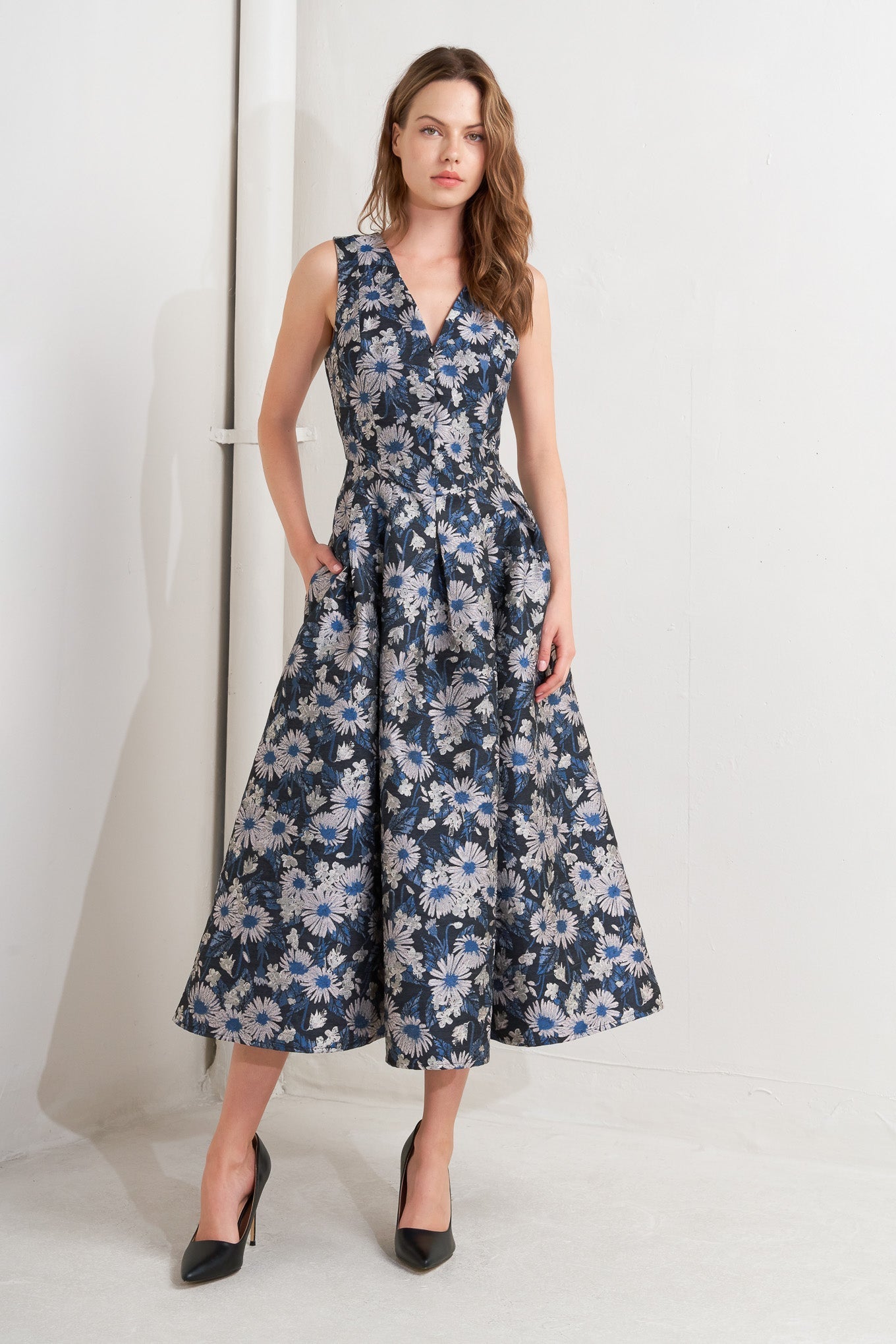 LUX BLOOMING WOVEN JACQUARD MIDI DRESS Flying Tomato