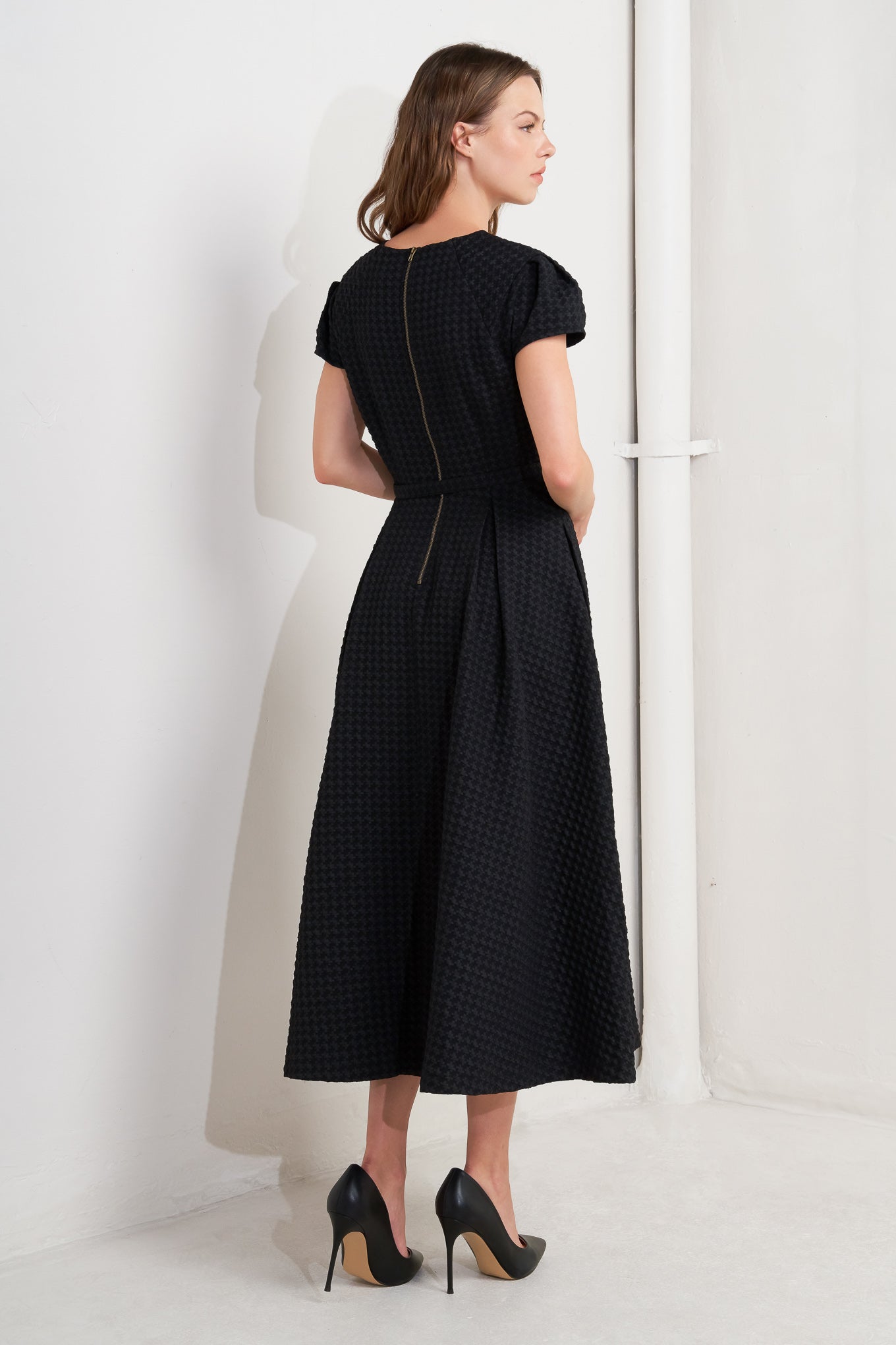 MOOD STUDY WOVEN MIDI DRESS Flying Tomato