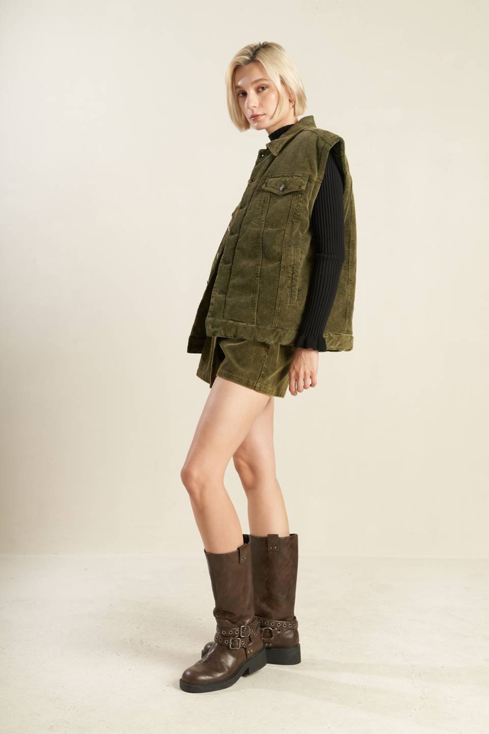 ESCAPING REALITY CORDUROY VEST Flying Tomato