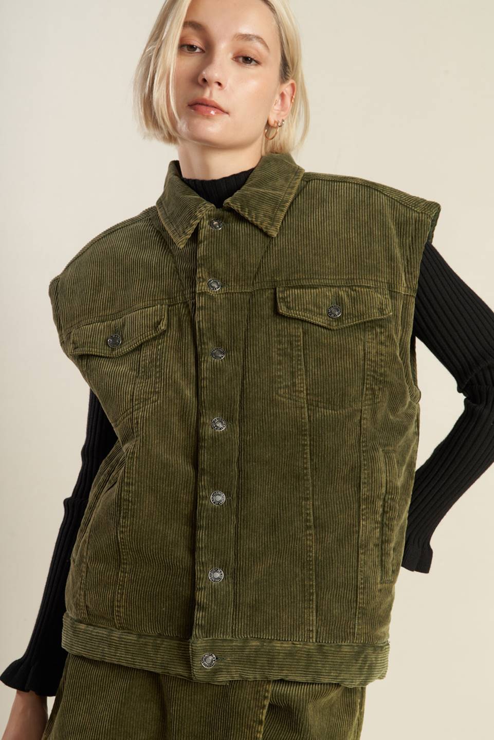 ESCAPING REALITY CORDUROY VEST Flying Tomato