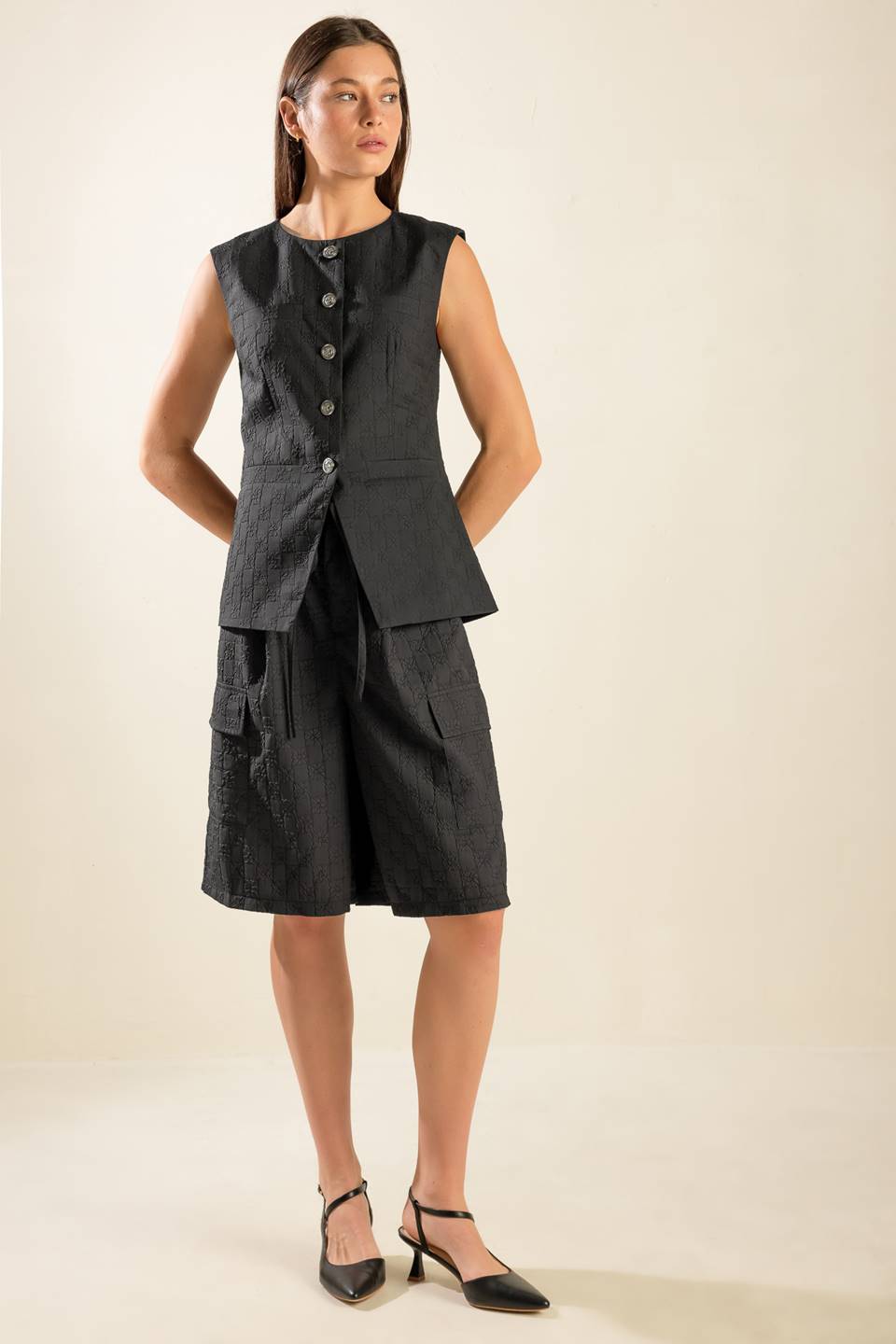 TEXTURED WOVEN SLEEVELESS VEST