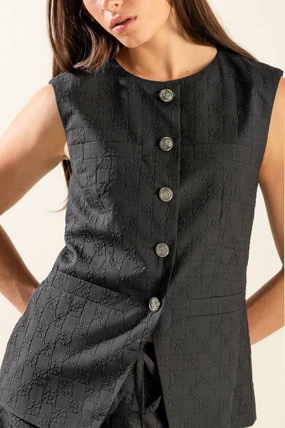 TEXTURED WOVEN SLEEVELESS VEST