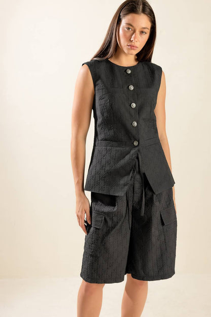 TEXTURED WOVEN SLEEVELESS VEST