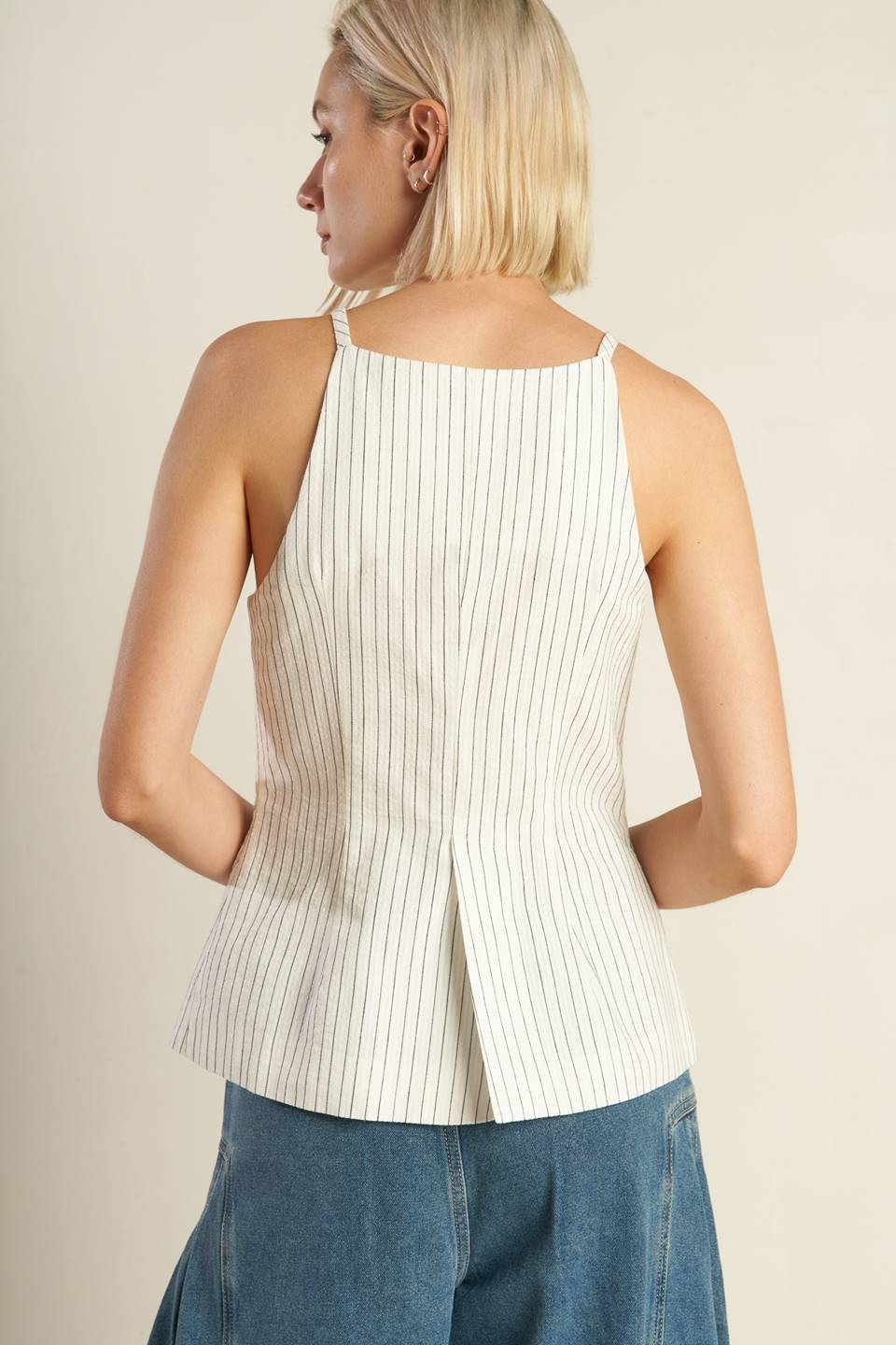 LEAD THE WAY WOVEN SEERSUCKER TOP