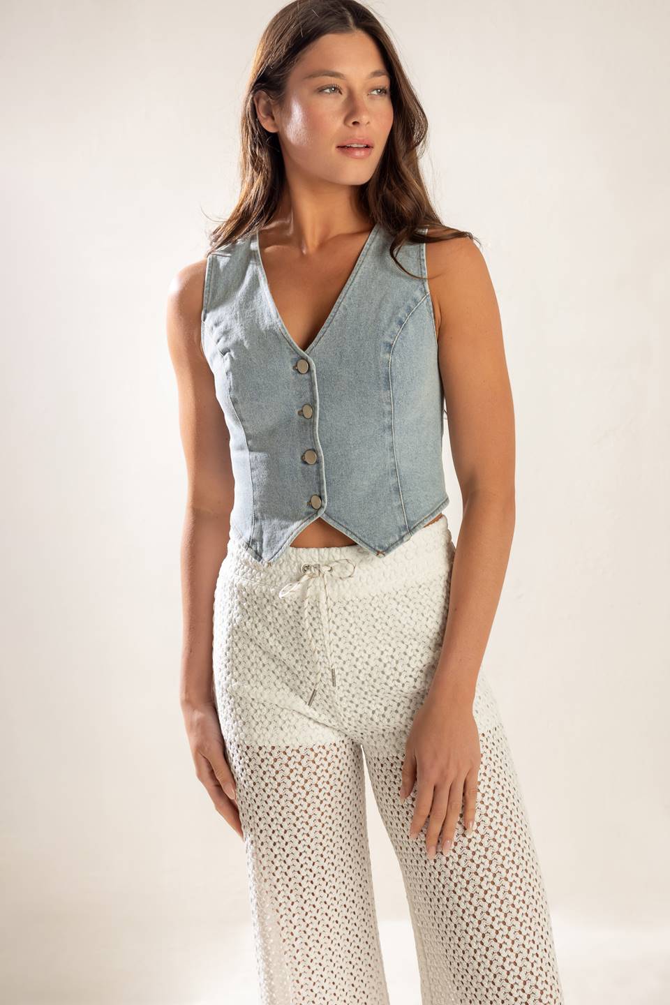 KICK IT WITH ME DENIM VEST - Light Wash Cropped Style