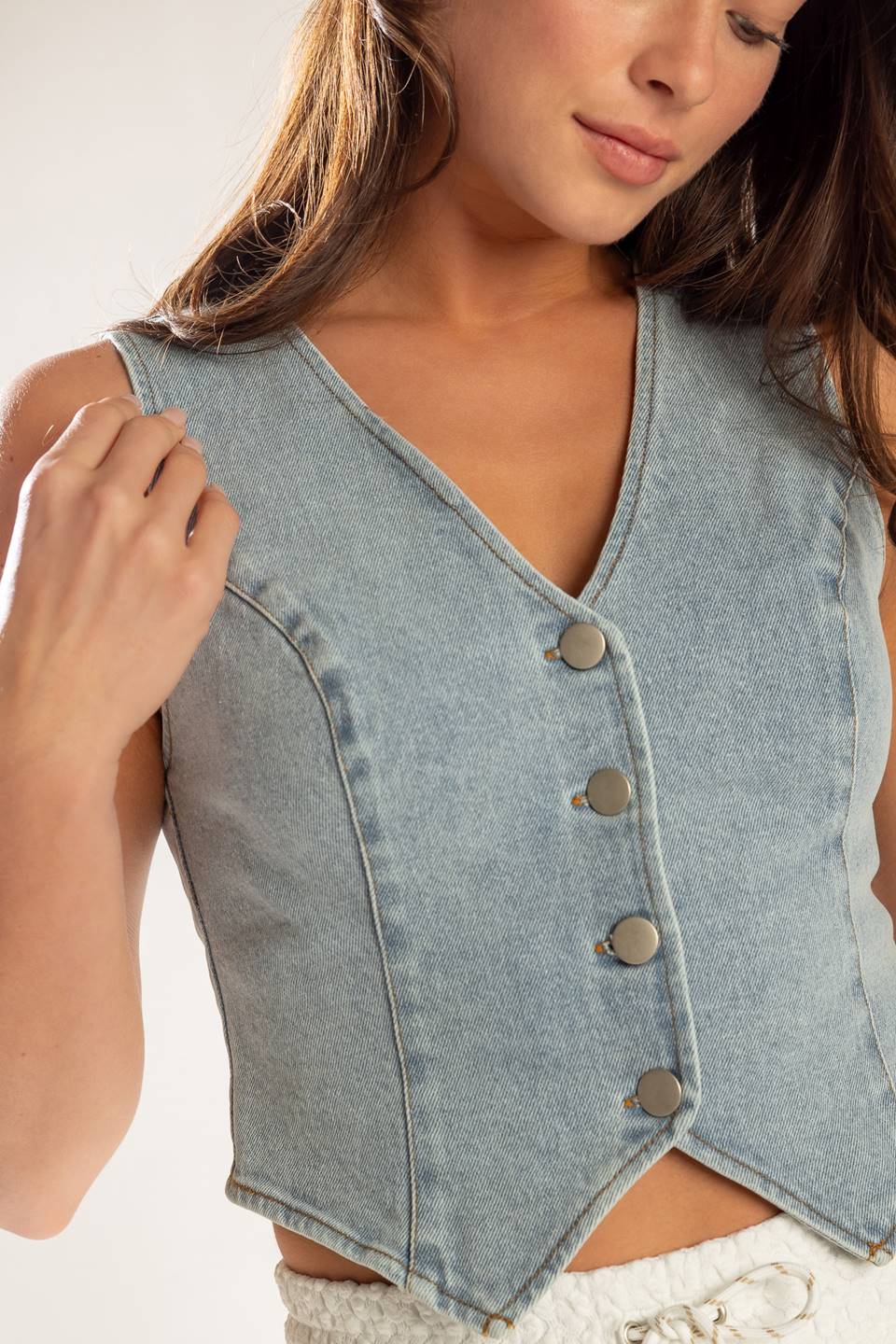 KICK IT WITH ME DENIM VEST - Light Wash Cropped Style