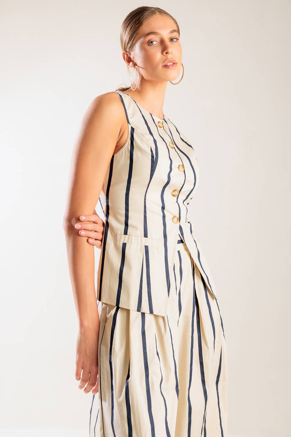 HERE AND NOW WOVEN VEST Flying Tomato